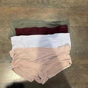 Lululemon boyshort underwear size medium